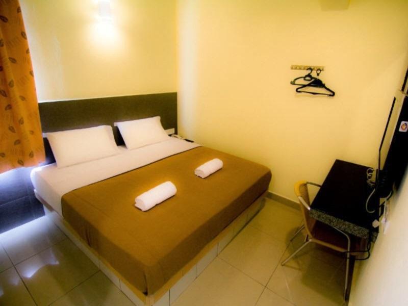 Jaya Hotel 2*