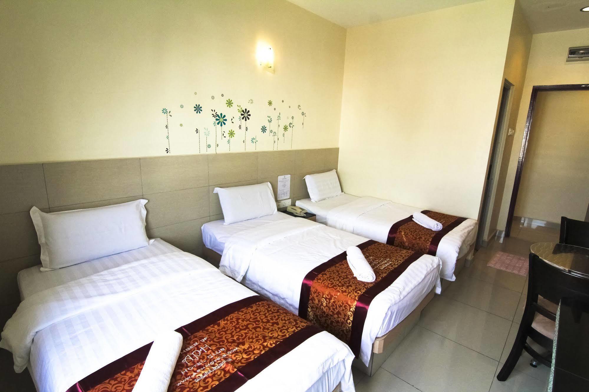 Jaya Hotel 2*